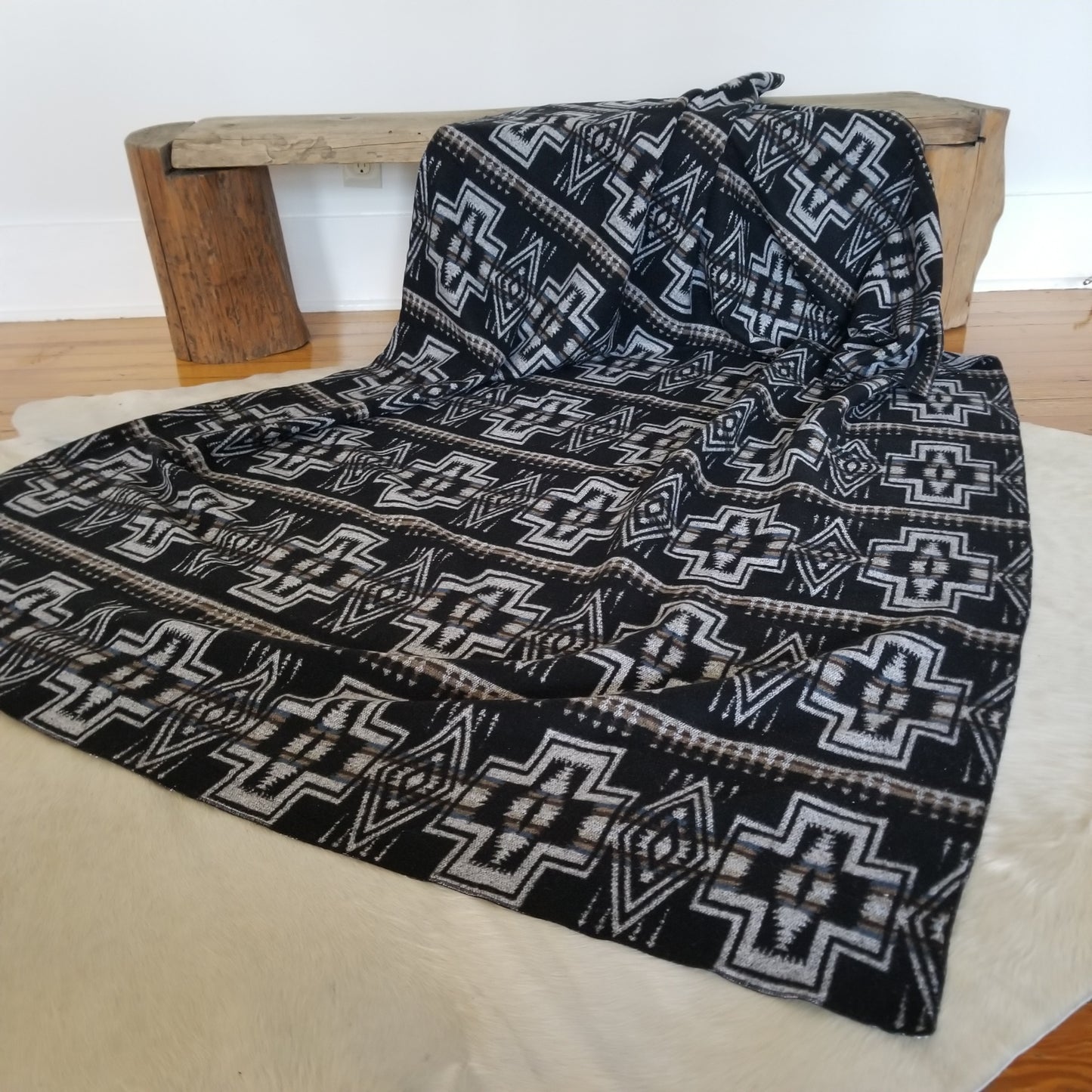Catskill Camp Blanket in Black